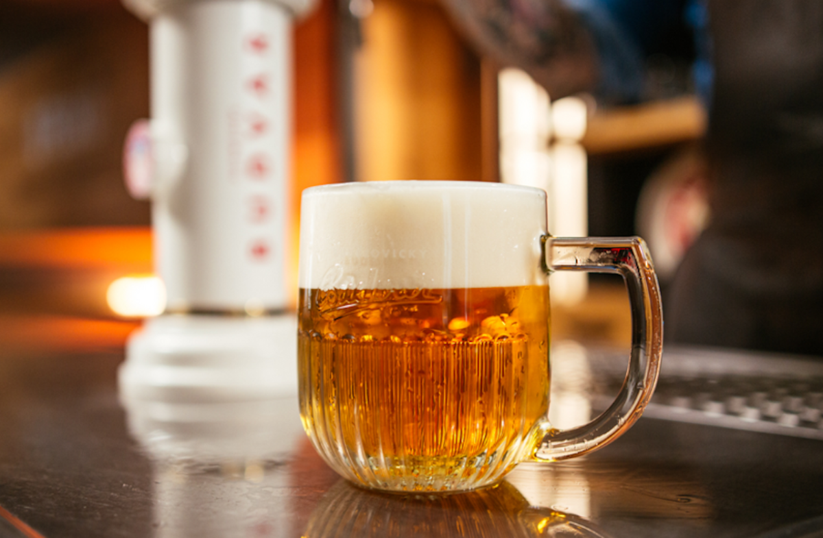 České pivo milují po celém světě. Budvar vyváží do více než 70 zemí