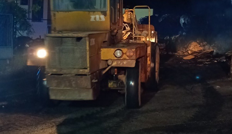 V Táboře hořel průmyslový areál, příčinu vyšetřuje policie