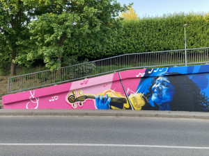 Severozápad Brna zdobí nová pocta Jiřímu Pechovi. Graffiti oživili původní autoři