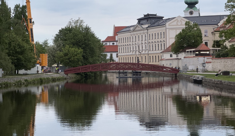 Lávka na Sokolský ostrov je zpět na svém místě