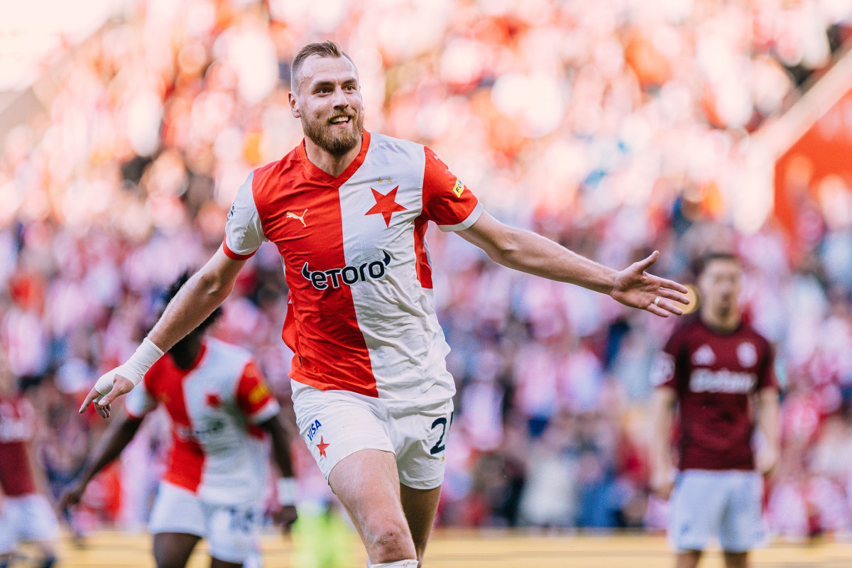 Fotbalisté Slavie porazili Spartu 2:1 a doma vyhráli i 17. zápas v ligové sezoně