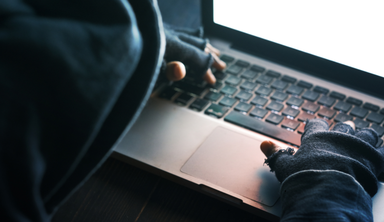 Klientům VZP chodí desítky podvodných mailů. Co dělat, když dorazí?