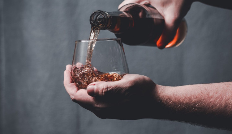 Chebští strážníci stále častěji řeší zákaz konzumace alkoholu na veřejnosti