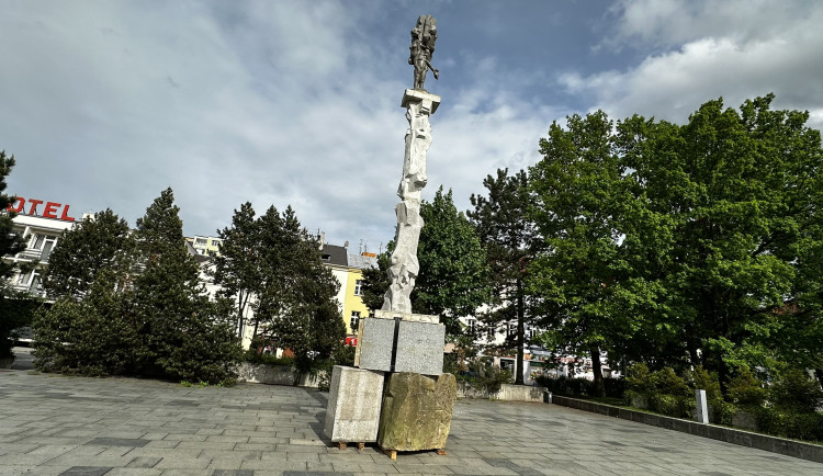 Sochy jsou opět po roce v ulicích. Čeká se na to, jak je letos lidé přijmou