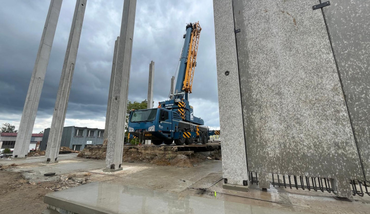 V areálu TSML roste hala na sůl za čtyřicet milionů. Hotovo bude v létě