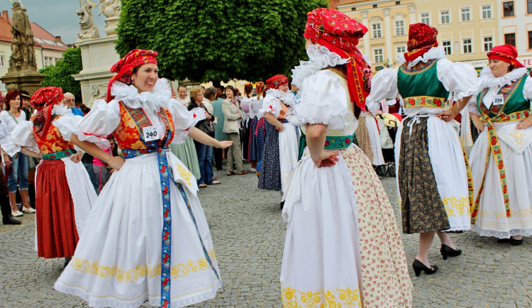 Ve Vyškově chtějí pokořit rekord v hromadném tanci Hanácké besedy