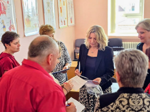 EUC pomáhá studentům v Kladně objevovat sílu mezigeneračního dialogu
