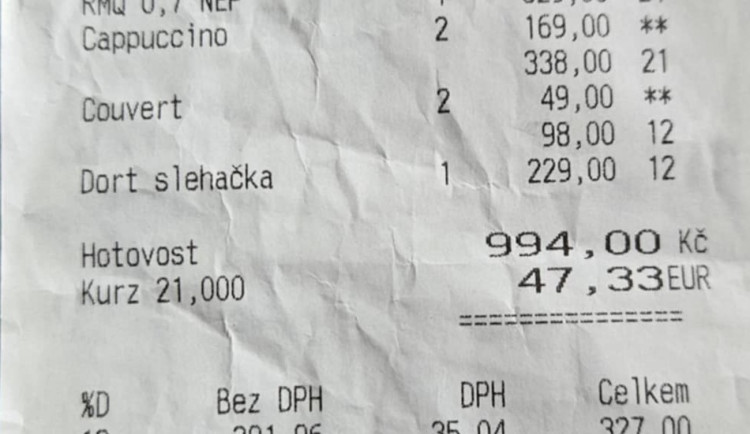 Turistická past v Krumlově, upozorňují turisté. Voda za 330 korun, pivo za 160