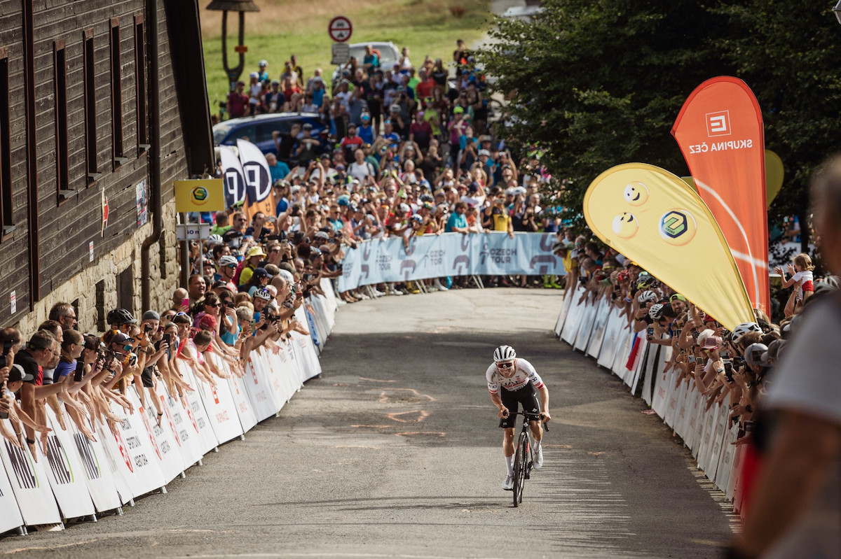 Elitní cyklisté nakonec v Liberci finišovat nebudou. Cíl etapy Czech Tour se přesunul