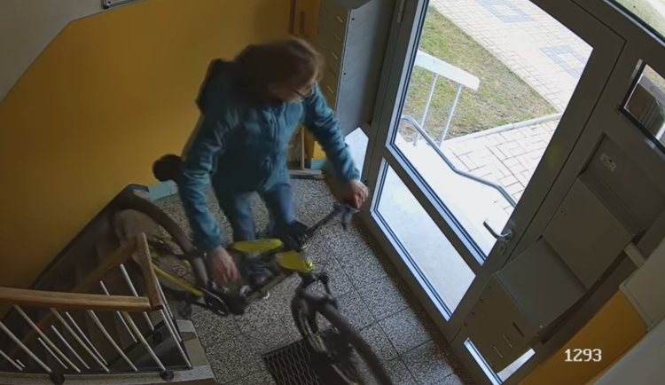 Policie hledá svědky krádeže elektrokola v Nové Pace