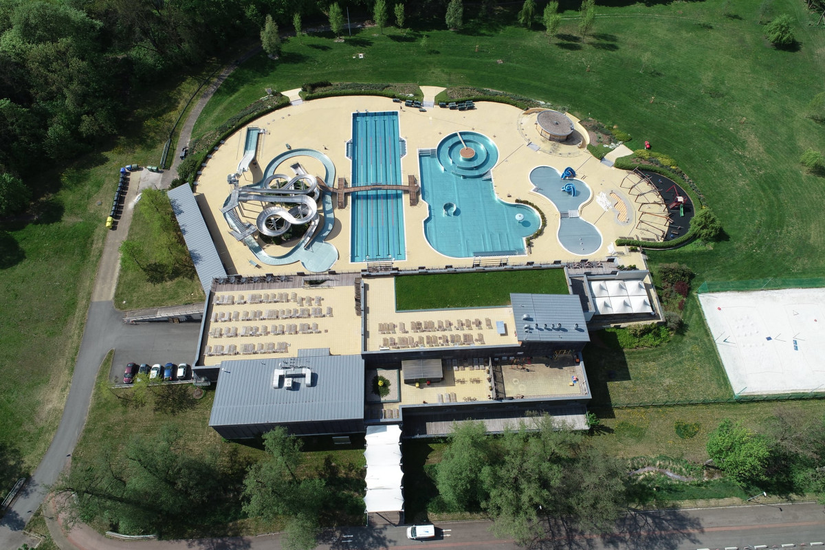 Koupaliště v hradeckém kraji chystají sezónu. Některé plovárny zdraží vstupné