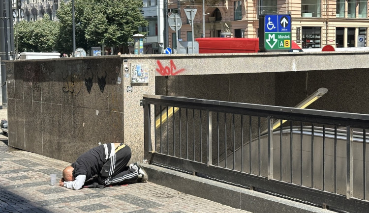 POLITICKÁ KORIDA: Mělo by hlavní město řešit čistotu a bezpečnost u stanic metra? Odpovídají zastupitelé