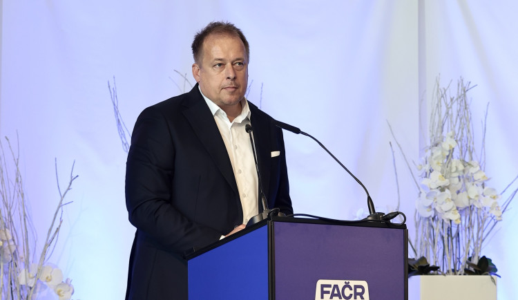 Novým předsedou Fotbalové asociace ČR byl zvolen Trunda, Fousek ve funkci končí.