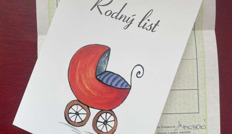 Miminka narozená v Novém Městě dostanou svůj rodný list přímo v porodnici