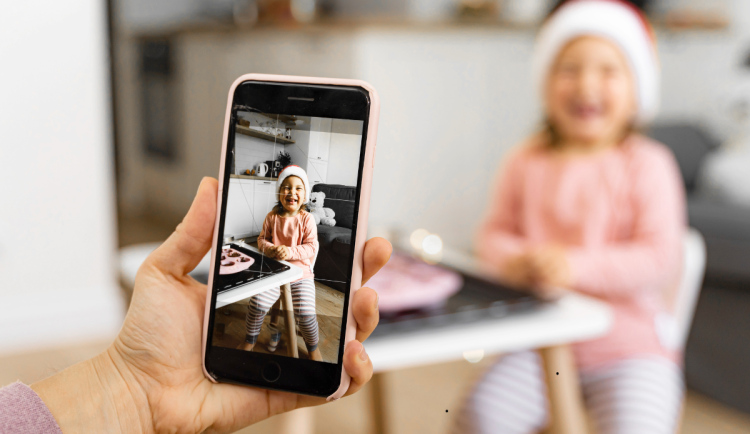 Policie varuje rodiče před neuváženým sdílením dětí na internetu