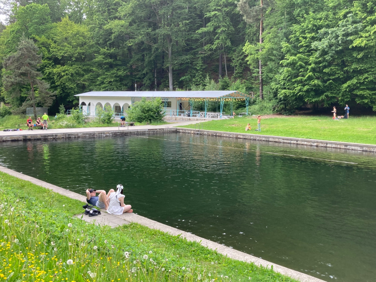 Otevření nového zázemí Lesního koupaliště se odsouvá. Nestihla se kolaudace