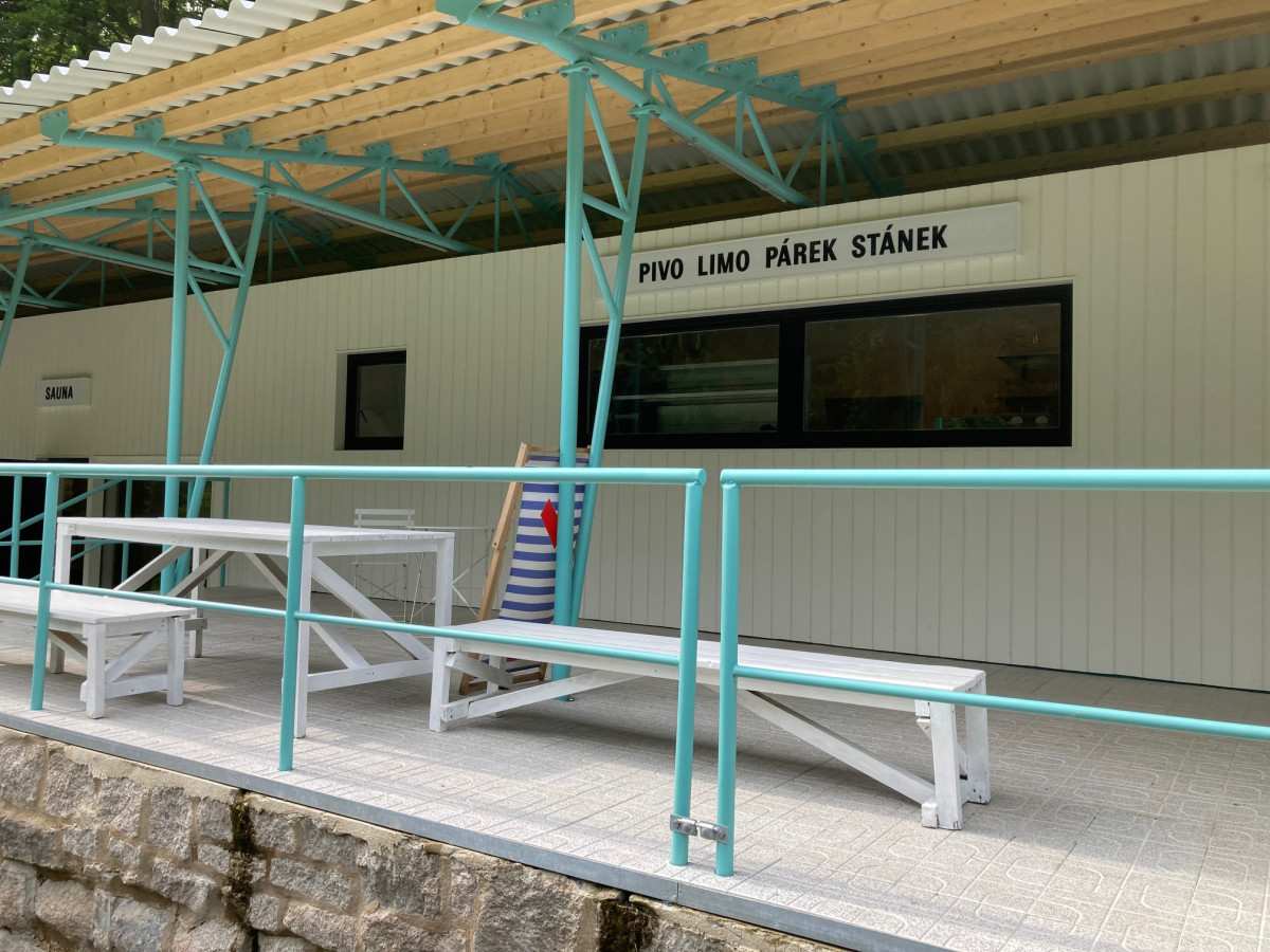 Otevření nového zázemí Lesního koupaliště se odsouvá. Nestihla se kolaudace