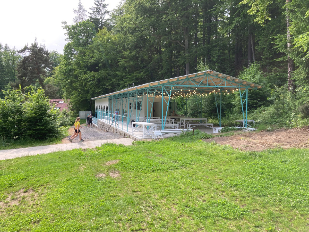 Otevření nového zázemí Lesního koupaliště se odsouvá. Nestihla se kolaudace
