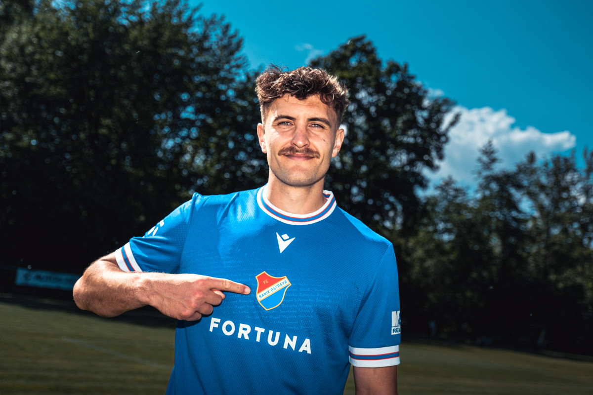 Baník vzdává hold mistrům z roku 1976. Nové dresy připomínají první titul.