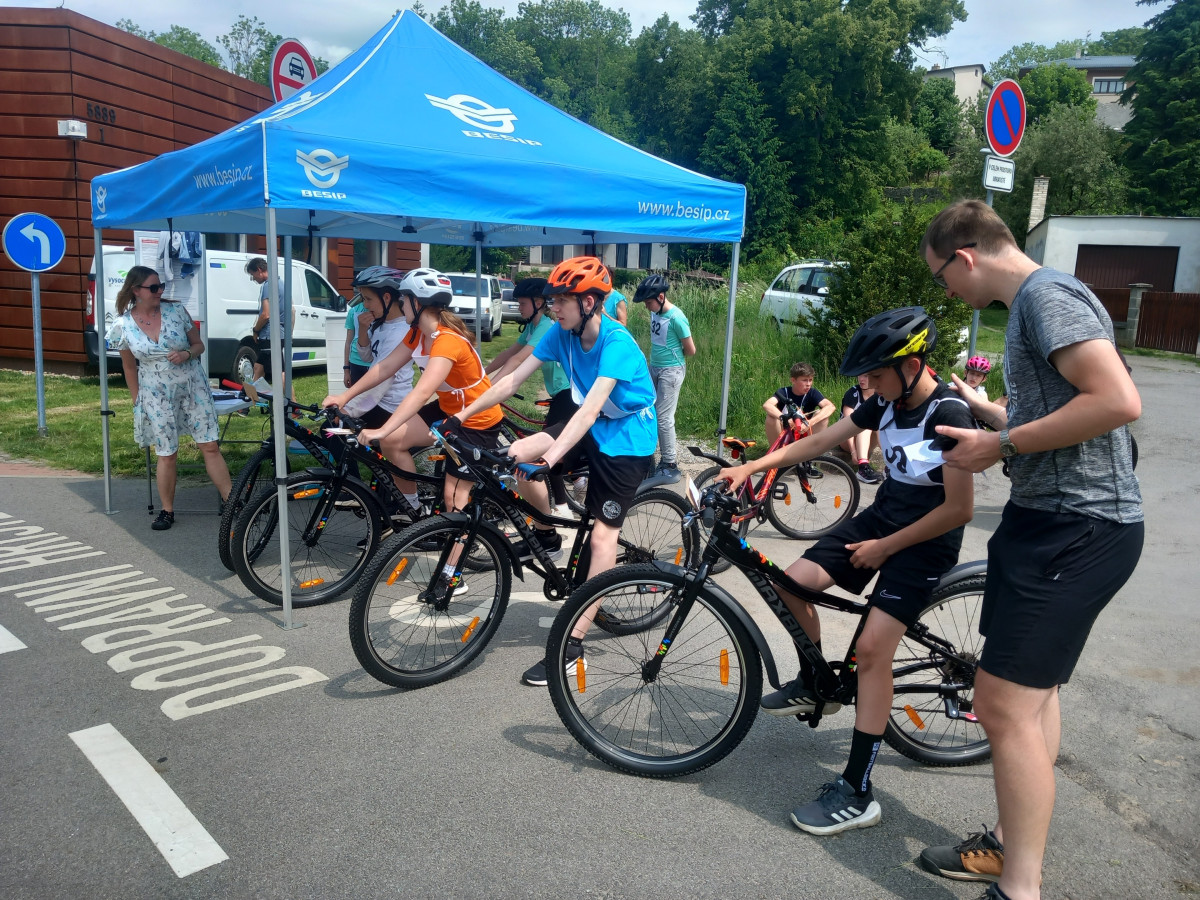 FOTO: Na dopravním hřišti v Jihlavě soutěžila téměř stovka mladých cyklistů