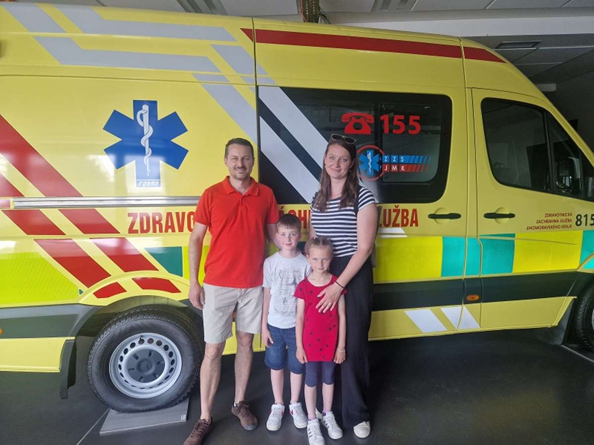 Hrdinové z Hodonínska. Šestiletá Eliška s bráškou zachránili zraněného souseda