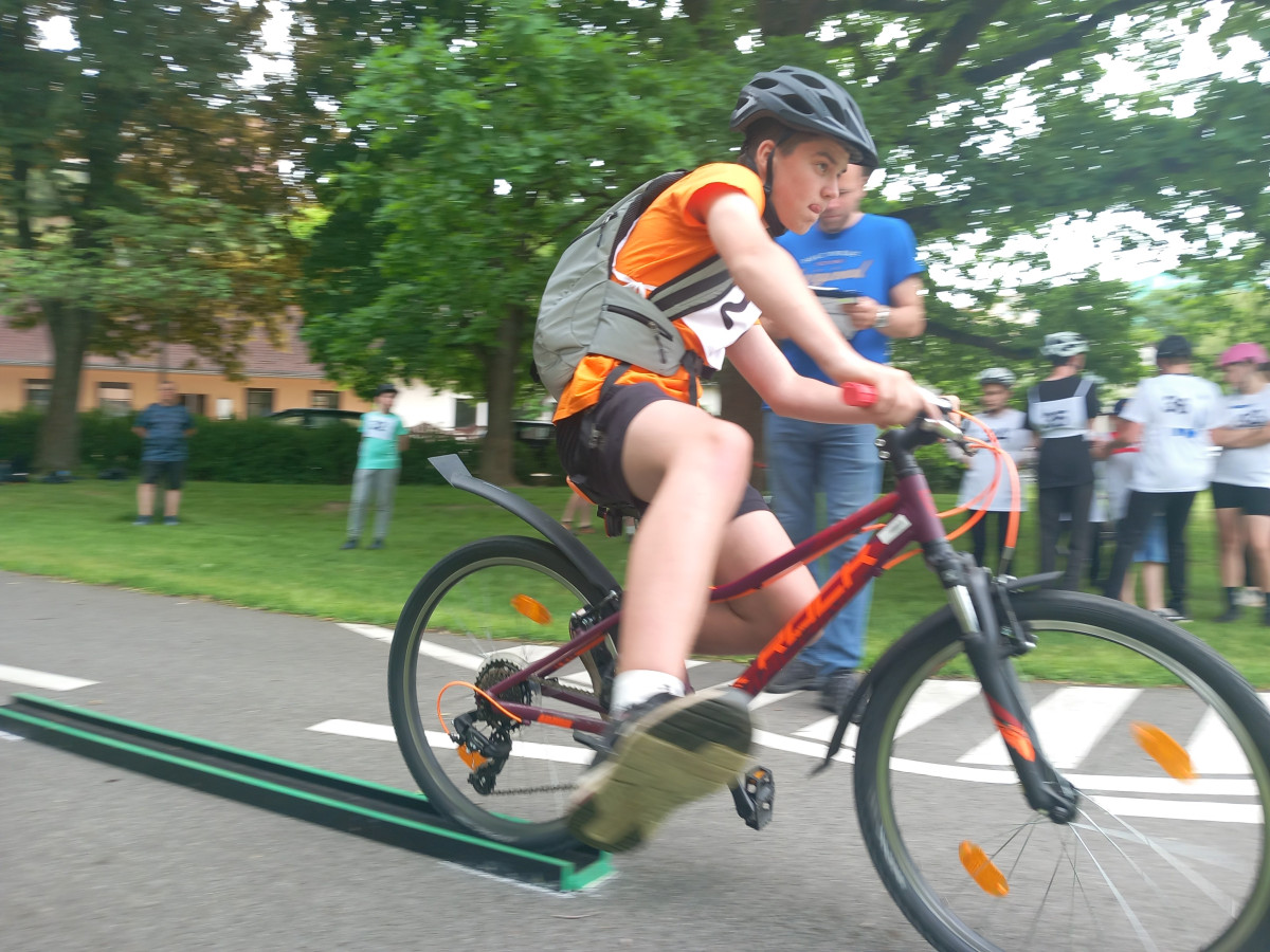 FOTO: Na dopravním hřišti v Jihlavě soutěžila téměř stovka mladých cyklistů