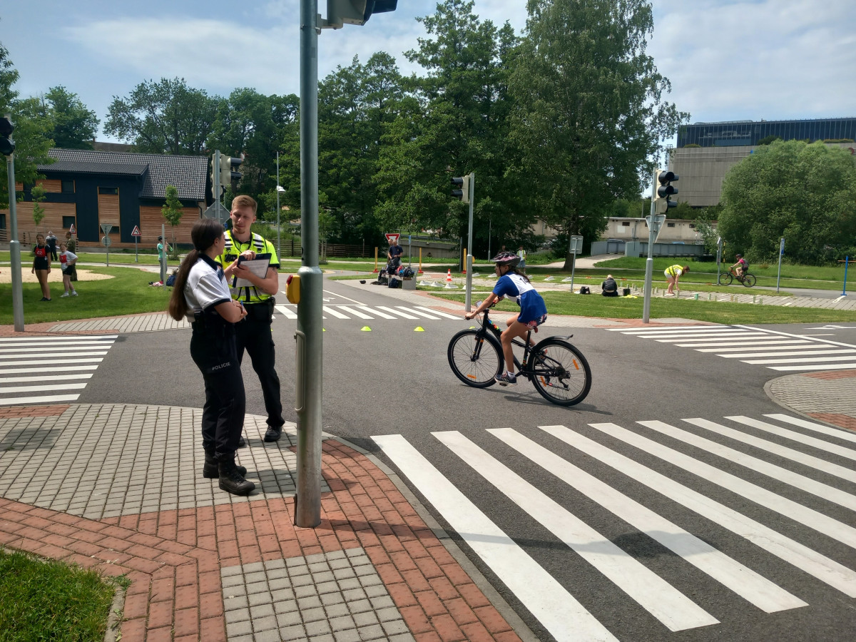 FOTO: Na dopravním hřišti v Jihlavě soutěžila téměř stovka mladých cyklistů