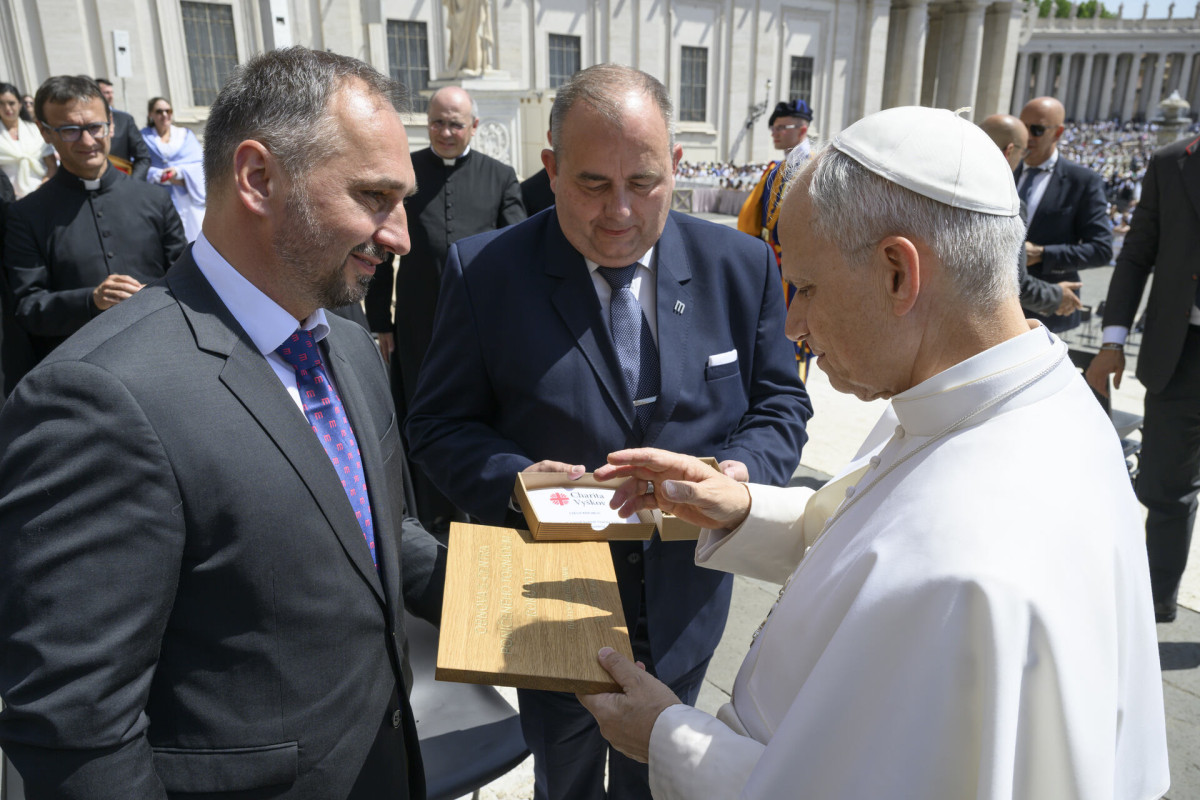 Papež požehnal obnově domova pro seniory v Hodoníně. Poničilo ho tornádo