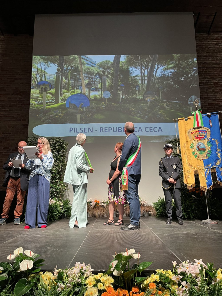 Největší evropskou venkovní výstavu květinového umění v Itálii rozzářila svým záhonem Plzeň