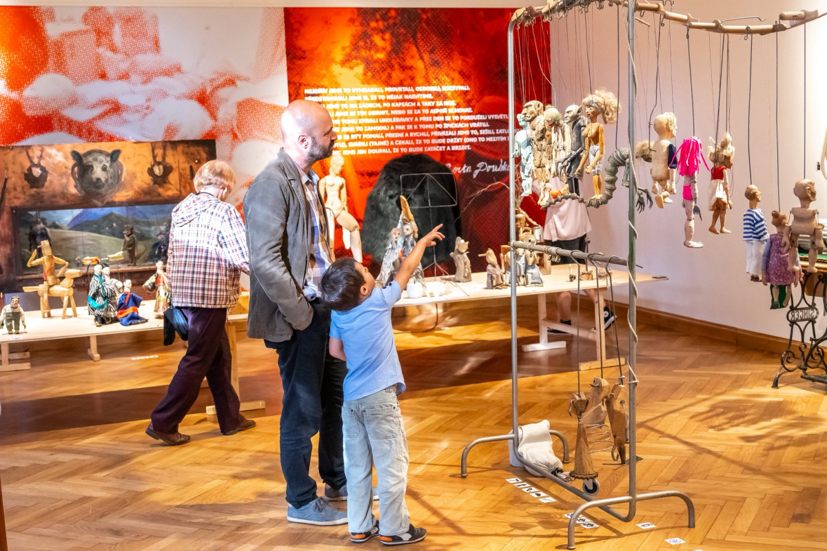 Výstava v Severočeském muzeu ukazuje loutkářské začátky studentů DAMU