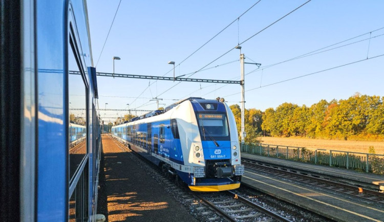 Cestující by se měli připravit na nové jízdní řády autobusů a vlaků. Novinkou je lodní linka