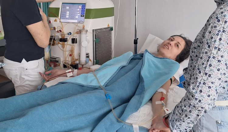 Extrémní bolest a jiskra naděje. Radka bojuje s vzácnou diagnózou ve Švýcarsku