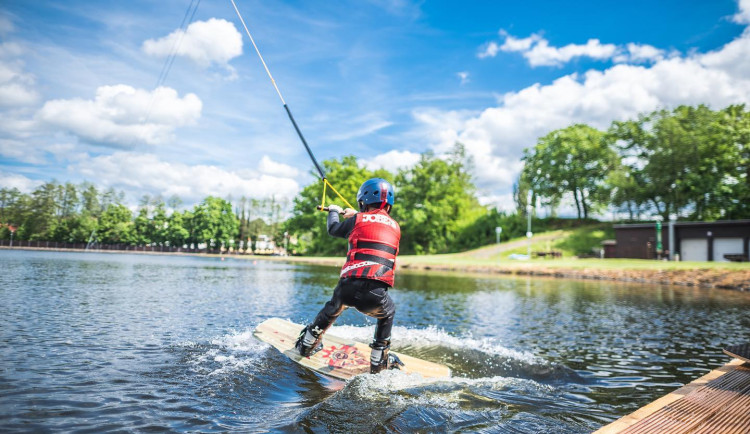 Vlek na wakeboarding v Karlových Varech láká stále více zájemců