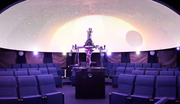 Chebské planetárium slouží hlavně školám, zve ale i veřejnost