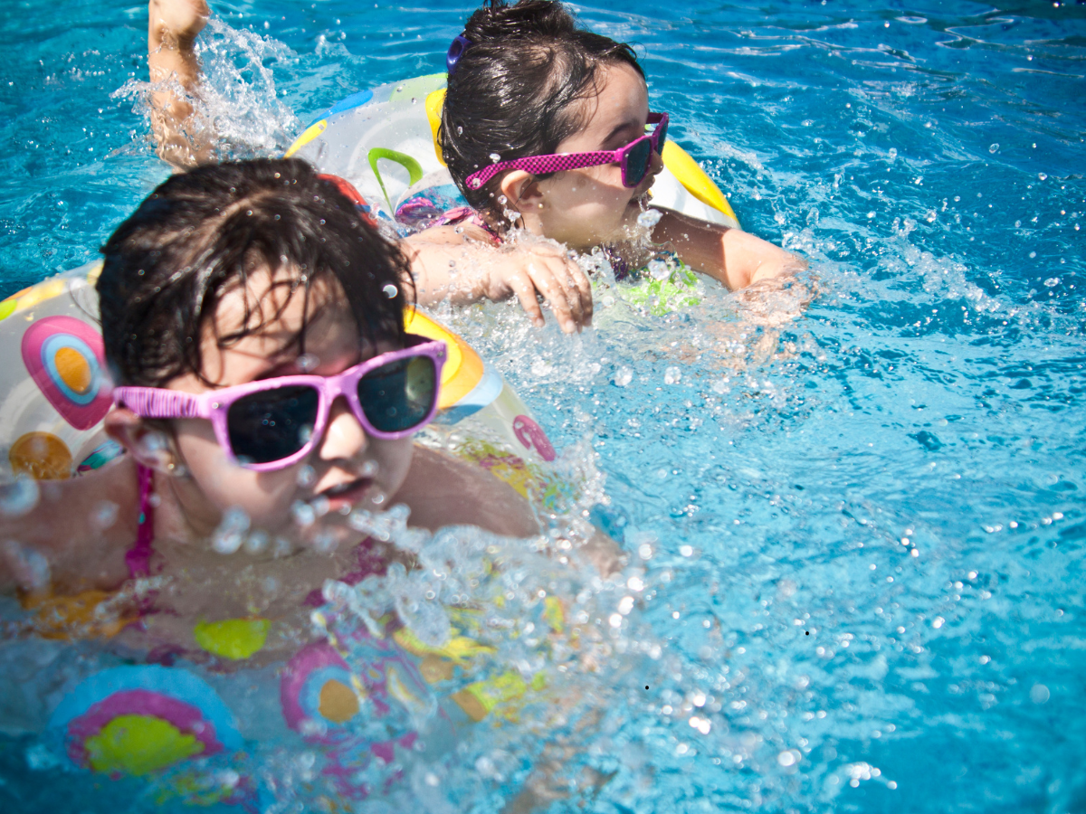 Koupaliště Flošna v Hradci Králové zažilo první nápor. Sezona zatím podprůměrná