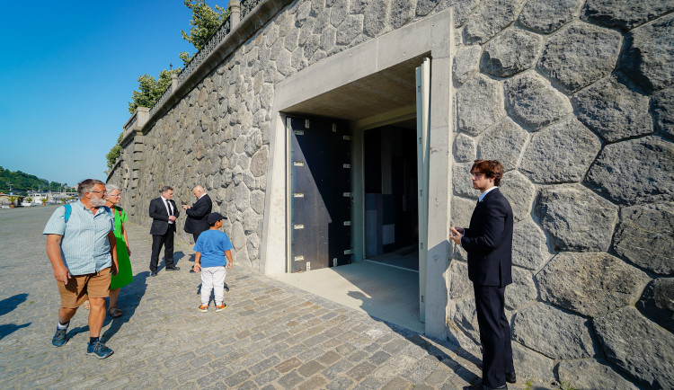 FOTO: Tunelem z náplavky do hotelu. Bývalý InterContinental otevřel další prostory