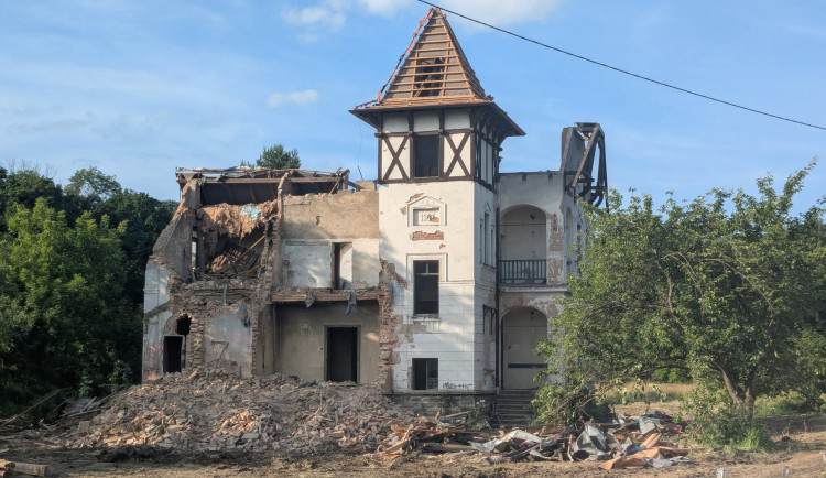 Šok v Přerově, pohádka u Žebračky končí. Tajemná a ikonická vila jde k zemi