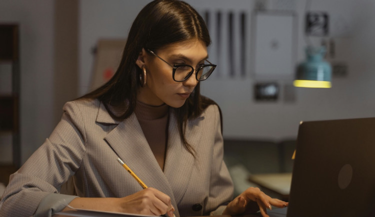 Apostila a superlegalizace: Klíč k platnosti vašich dokumentů v zahraničí