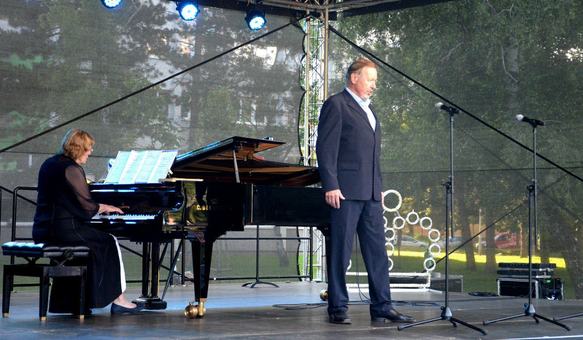 Netradiční koncert poctil Slezské Předměstí. Hradeckým sídlištěm rozezněla opera