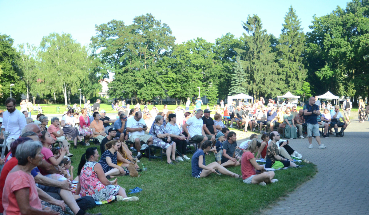 Netradiční koncert poctil Slezské Předměstí. Hradeckým sídlištěm rozezněla opera