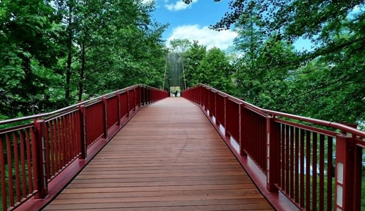 FOTO: Vávrova lávka přes Ohři na Krajince je opět otevřená