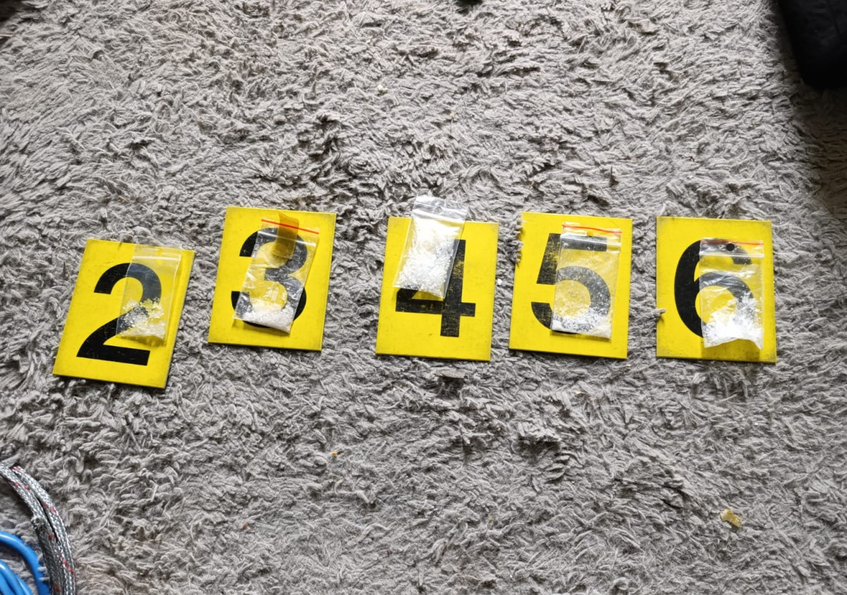 Šest lidí vařilo a prodávalo pervitin. Kriminalisté je zadrželi na Frýdecko-Místecku