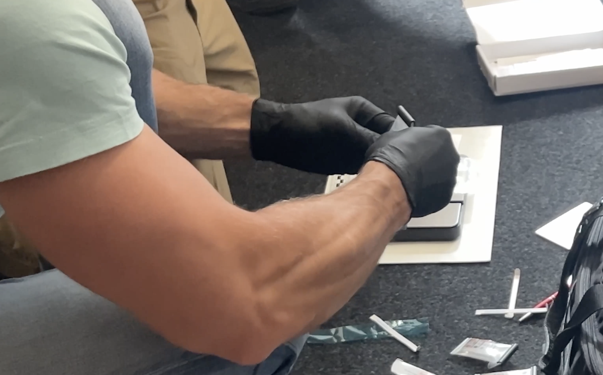 Karlovarští kriminalisté obvinili muže z distribuce pervitinu, skončil ve vazbě.