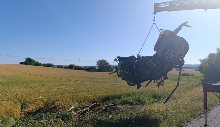 Tragická nehoda v Táboře. Auto havarovalo a začalo hořet, řidič zemřel