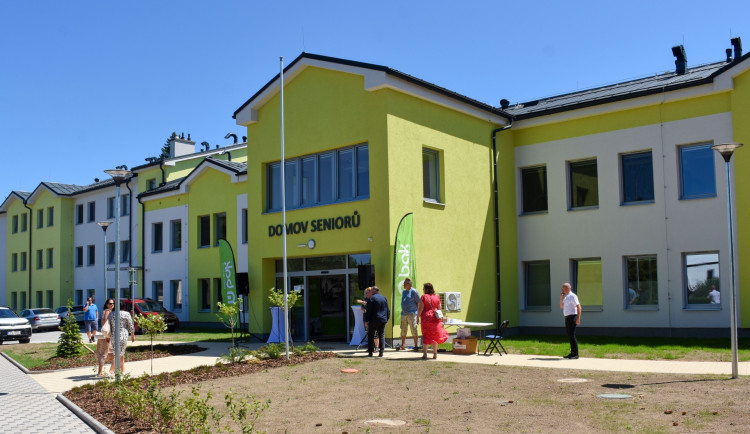 V Broumově skončila rekonstrukce domova pro seniory za 250 milionů korun