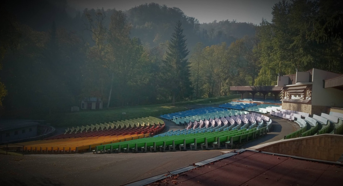 Karlovarské letní kino má nového správce, čekají ho opravy a kulturní akce.