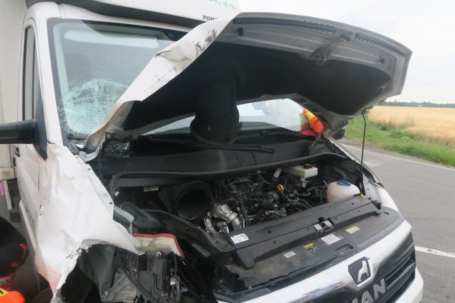 U Kostelce na Hané zemřel motorkář, při odbočování ho přehlédl řidič nákladního auta