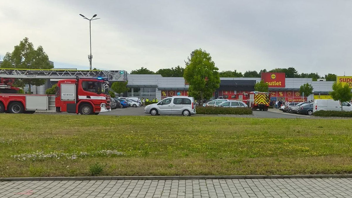 Rozruch u Lidl Outletu. V nedávno otevřené olomoucké prodejně zasahovali hasiči
