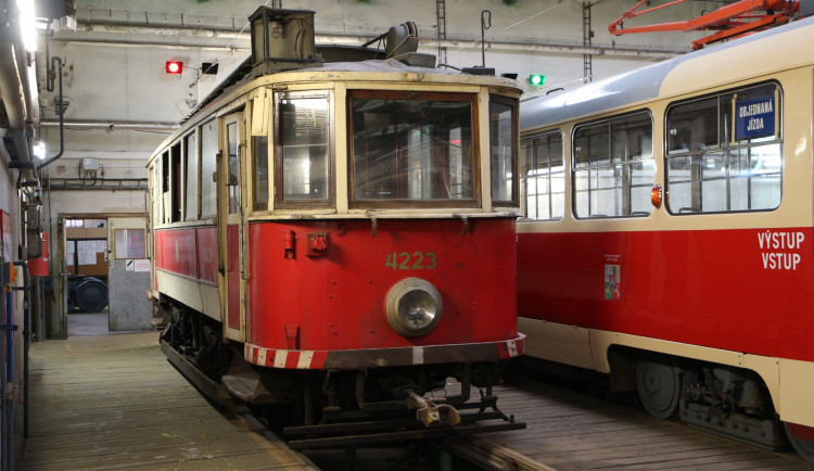Dopravní podnik zrenovuje dva historické vozy, Ringhoffer z roku 1929 a vlečný vůz Krasin