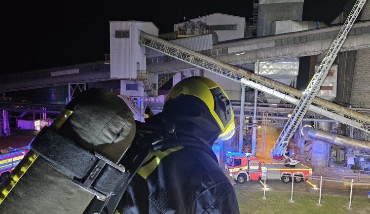 Hasiči vyjížděli k nahlášenému požáru kotelny v objektu teplárny